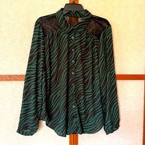 Torrid Georgette Lace Trim Drop Shoulder Button-Up Shirt - Size 1 (14/16)